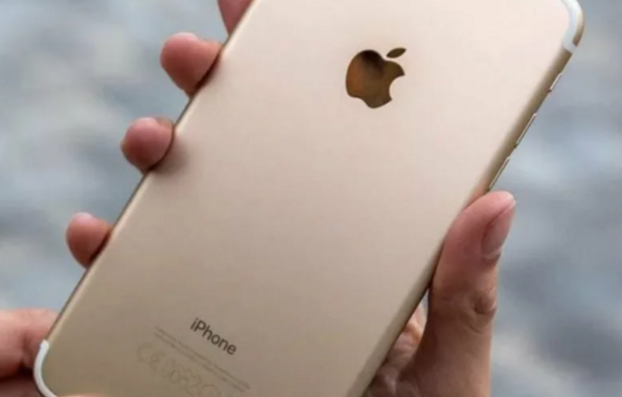 Продам айфон 7+ в хорошем состоянии 