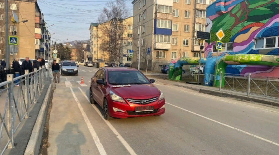 Иномарка сбила девочку на пешеходном переходе в Южно-Сахалинске