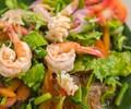 Салат с креветкой и сыром