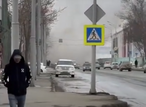 Очевидцы: в Южно-Сахалинске горит здание на улице Железнодорожной