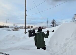Ручная уборка снега и наледи.