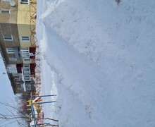 Ручная уборка снега и наледи.