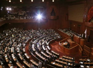 Парламент Японии отклонил резолюцию оппозиции о недоверии правительству