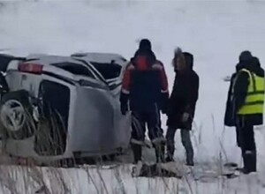 Один из руководителей углегорского ЖКХ вылетел с дороги на кроссовере