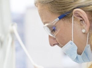 На Сахалине вынесли приговор врачу-онкологу за незаконное получение 2 млн рублей