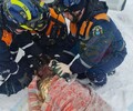 Соседи вытащили из горящего дома в Южно-Сахалинске мужчину
