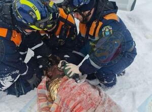 Соседи вытащили из горящего дома в Южно-Сахалинске мужчину