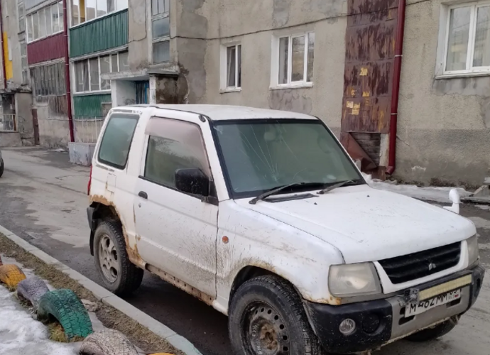 Mitsubishi Pajero Mini, 2001